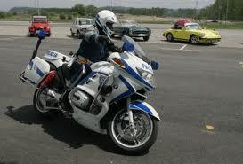 V nesreči na ulici Štefana Kovača huje  poškodovan motorist